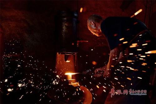 头条老铁匠图片高清,高清镜头下的老铁匠技艺风采